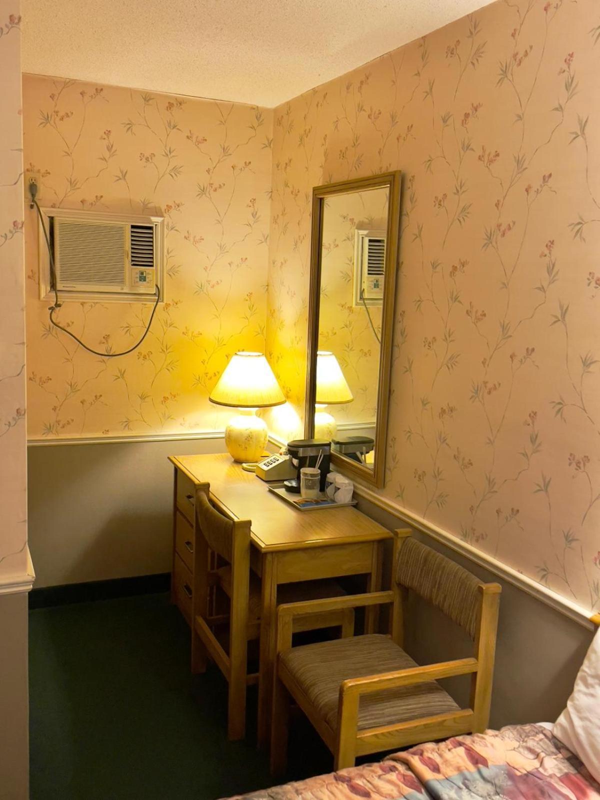 Adams Motel Су-Сент-Марі Екстер'єр фото
