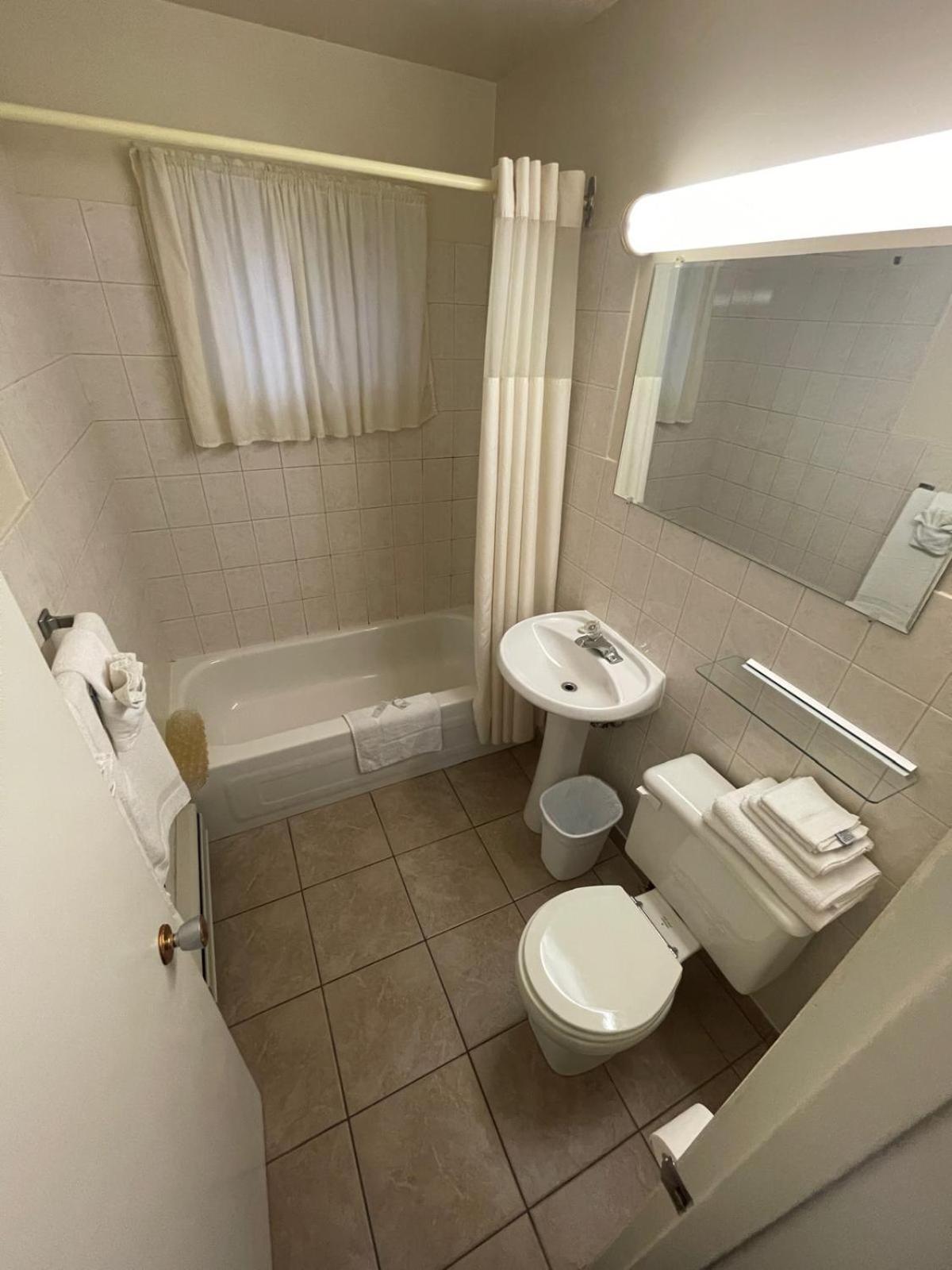 Adams Motel Су-Сент-Марі Екстер'єр фото